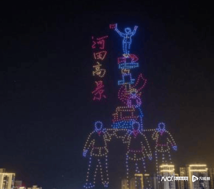 以天為紙<strong></p>
<p>光繪機</strong>，以光為筆，廣東汕尾千機繪客韻:光繪機