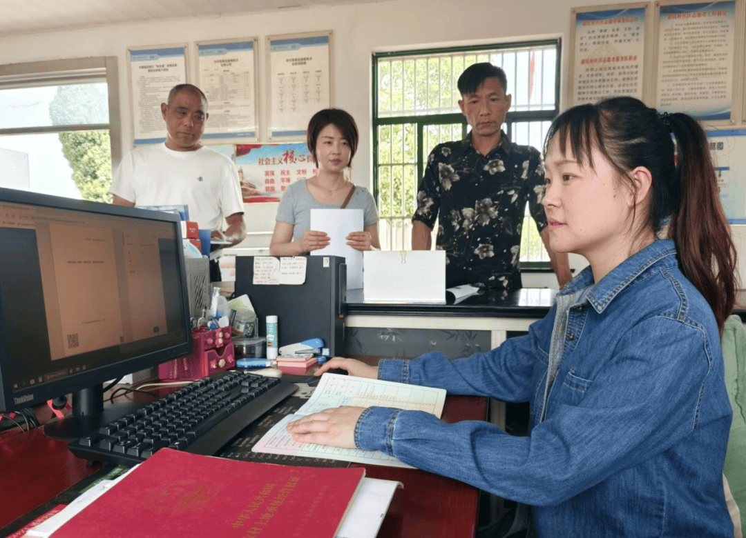 平凡亦有光<strong></p>
<p>光繪機(jī)</strong>！他們用堅守繪就“最美風(fēng)景線”:光繪機(jī)