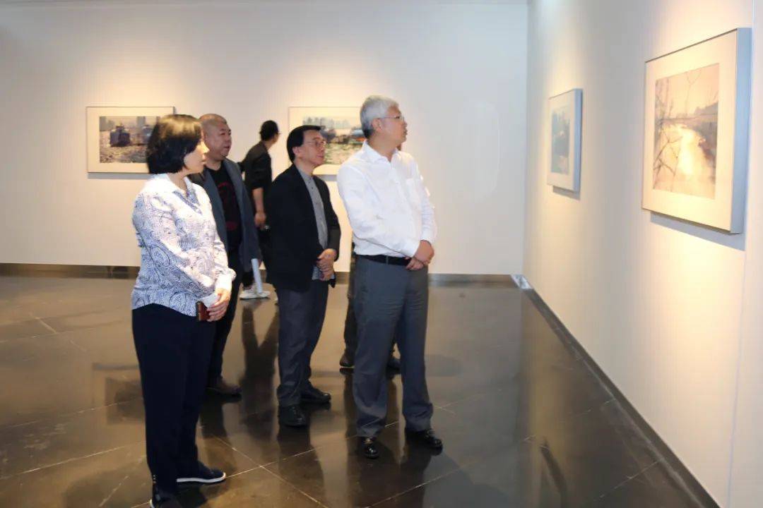 九旬藝術(shù)家陳希旦深圳展新作<strong></p>
<p>光繪機(jī)</strong>，以光為筆繪就生命詩(shī)章?:光繪機(jī)