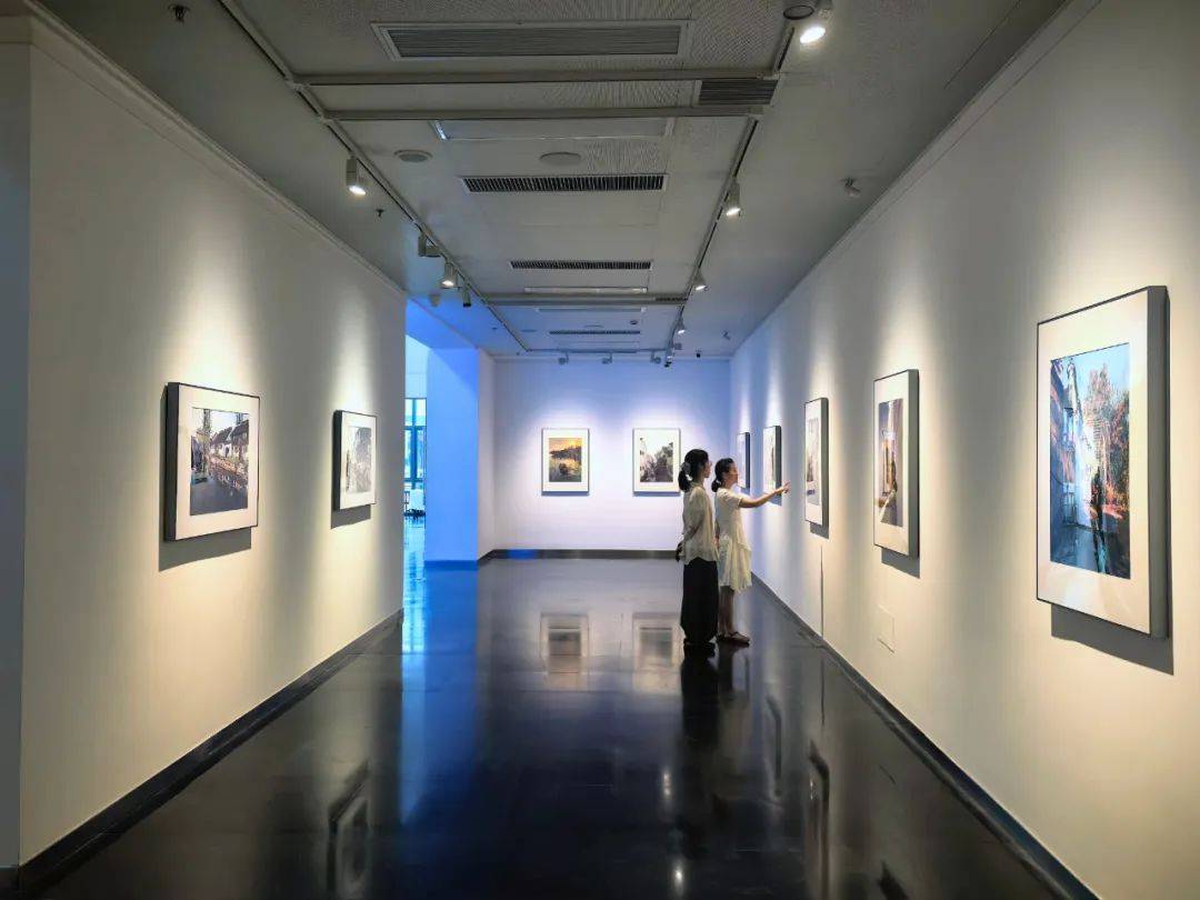九旬藝術(shù)家陳希旦深圳展新作<strong></p>
<p>光繪機(jī)</strong>，以光為筆繪就生命詩(shī)章?:光繪機(jī)